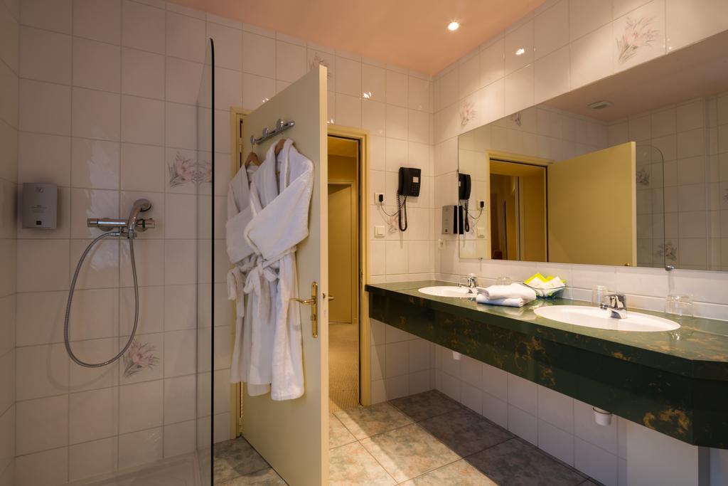 Auberge Du Lac, Sure Hotel Collection By Best Western Мениль-Сен-Пер Экстерьер фото
