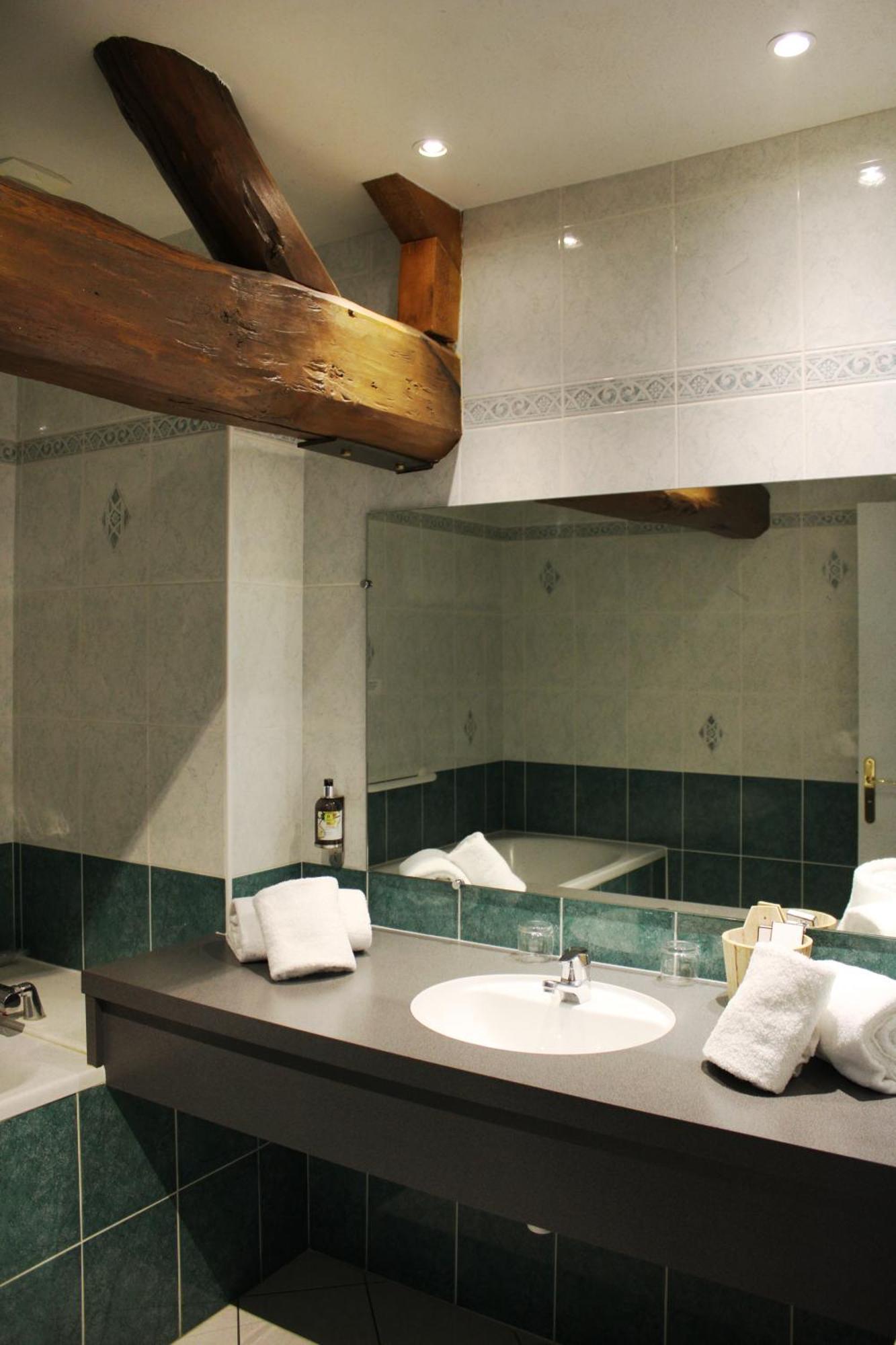 Auberge Du Lac, Sure Hotel Collection By Best Western Мениль-Сен-Пер Экстерьер фото