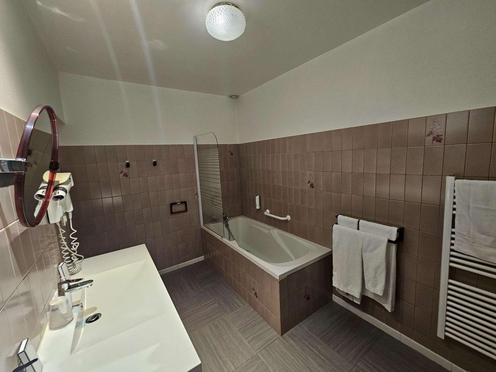Auberge Du Lac, Sure Hotel Collection By Best Western Мениль-Сен-Пер Экстерьер фото