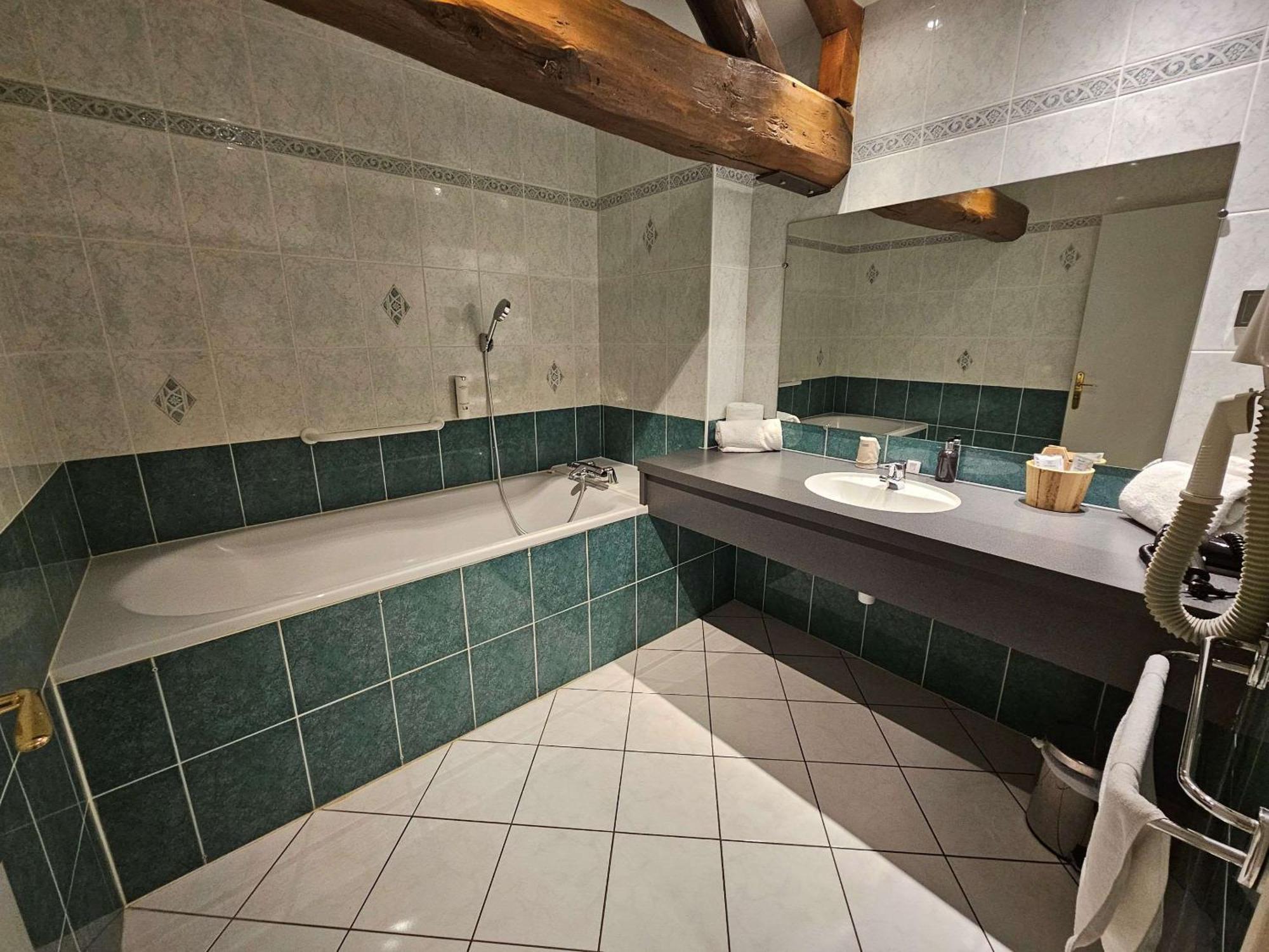 Auberge Du Lac, Sure Hotel Collection By Best Western Мениль-Сен-Пер Экстерьер фото